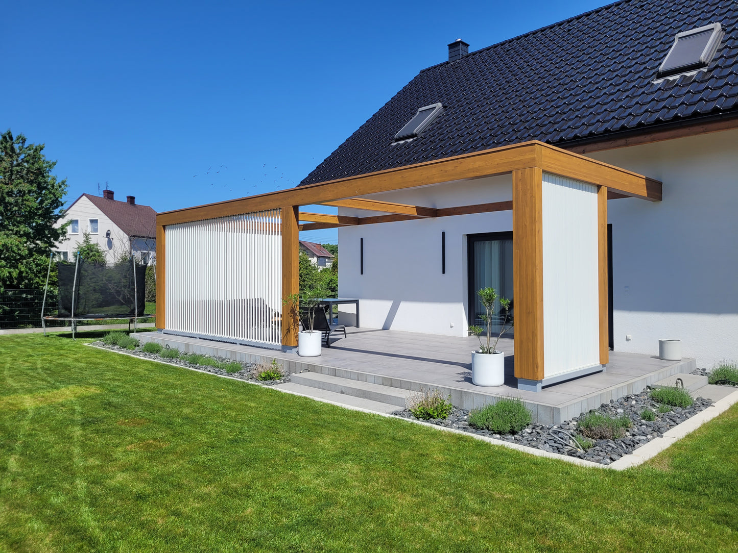 System Prowadnic do Ruchomych Lameli – Brązowy RAL8017
